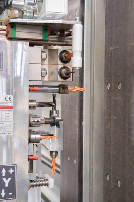CNC FM 3000 VERTIKALNI VRTALNI STROJ