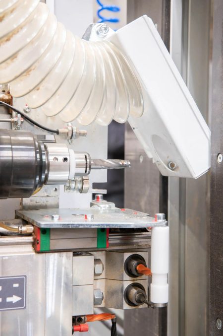 CNC FM 3000 VERTIKALNI VRTALNI STROJ