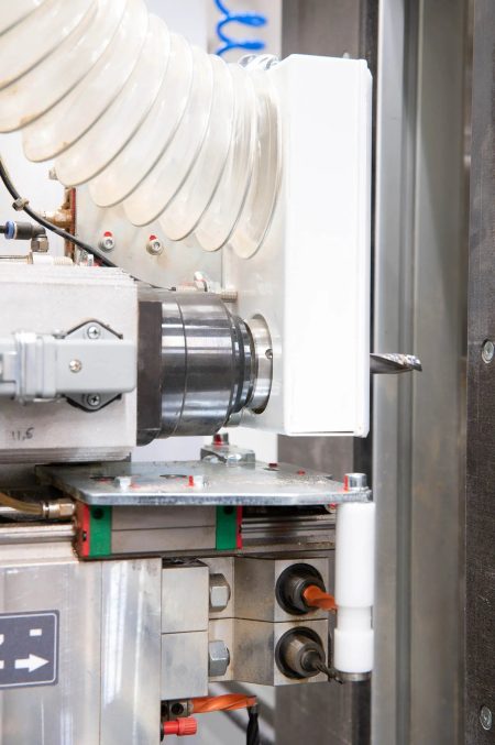 CNC FM 3000 VERTIKALNI VRTALNI STROJ